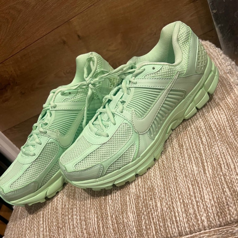 Nike Zoom Vomero 5 “Barely Green” – Men’s Size 9 (HF5493-301)- No Box